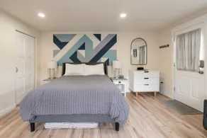 Studio with private hot tub and full kitchen - Image 3
