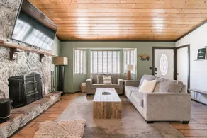 Caribou Creek Cabin|HotTub|PetFriendly|Fenced Yard - Image 4