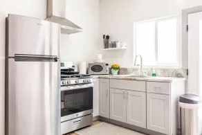 1BR Retreat w/ Hot Tub centrally located - Image 3