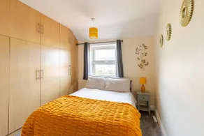Beautiful 3 bedroom house with garden + Parking - Image 3