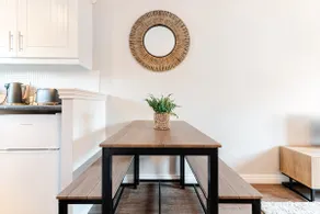 Modern Coach House Free Parking & WiFi Sleeps 4 - Image 5