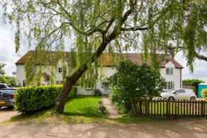 Charming country cottage in quiet rural setting - Image 2