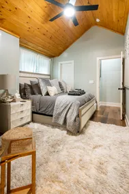 Cozy King Cabin with Stunning Fall Mountain Views - Image 4
