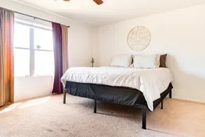 Cheerful home in central location near hospitals. - Image 5