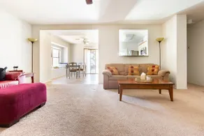Cheerful home in central location near hospitals. - Image 2