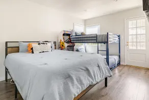 Elegant Burbank Beauty: Affordable Comfort Awaits - Image 3