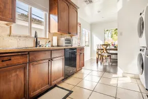 Elegant Burbank Beauty: Affordable Comfort Awaits - Image 4