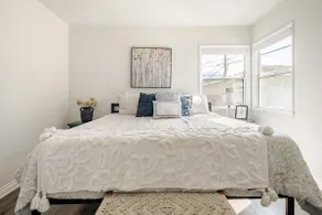 Elegant Burbank Beauty: Affordable Comfort Awaits - Image 2