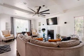 Newly Renovated 3br. Modern Spanish Casita - Image 3