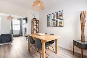 Cheerful 2- Bedroomed Home in Chesterfield. - Image 3