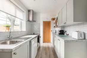 Cheerful 2- Bedroomed Home in Chesterfield. - Image 2