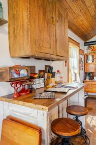 Vintage General Store Cottage Hideaway - Image 4