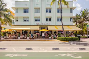 Luxurious Ocean Front Condo in The Carlyle at Miami Beach on Ocean Drive - Image 4