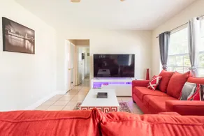 Fully Equipped home near Universal Studios! 15min! - Image 2