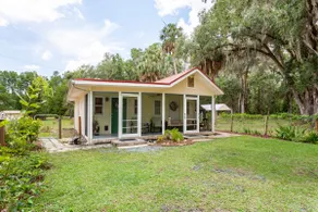 Cozy Cottage. Surrounded by nature, not neighbors. - Image 5