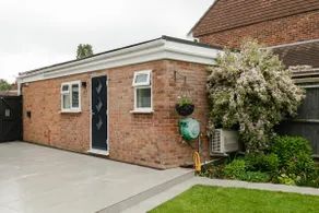 Luxury 1 Bedroom Little Lodge with private parking - Image 4