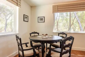 Adorable two-bedroom guesthouse - Image 2