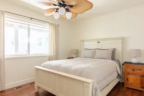 Adorable two-bedroom guesthouse - Image 4