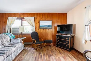 Apartment on Pretty Lake - Image 2
