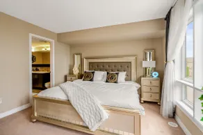 Luxurious Lake View Suite, Steps From The Beach - Image 3