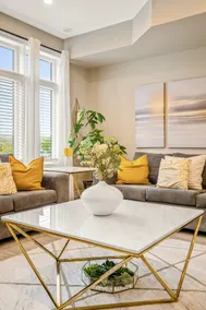 Luxurious Lake View Suite, Steps From The Beach - Image 2