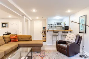 Quaint Maple Leaf studio apartment - Image 2