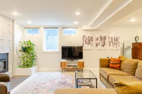 Quaint Maple Leaf studio apartment - Image 3
