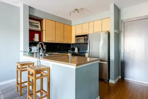 Spacious Top Floor Condo in Heart of Capitol Hill - Image 4