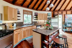 Romantic Dodecagon Retreat Near a Black Sand Beach - Image 2