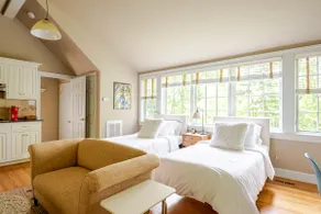 Splendid Retreat in Bryn Mawr! - Image 5