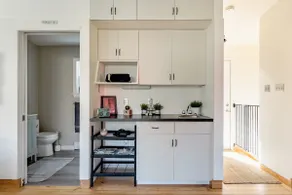 Spacious, private one bedroom guesthouse - Image 5