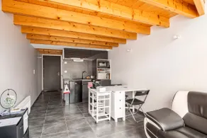 Modern house with parking and private terrace - Image 3