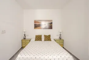 Penthouse · 3 min to beach & coastal walks - Image 3