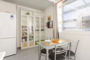 Penthouse · 3 min to beach & coastal walks - Image 2