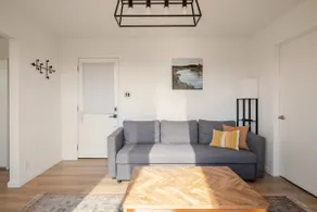 Beautiful Guesthouse with direct view of the Bay - Image 5