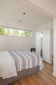 Beautiful Guesthouse with direct view of the Bay - Image 3