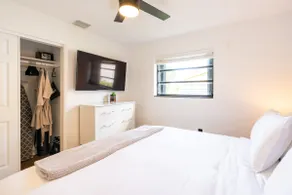 Perfect Miami Home Base Near Wynwood with Parking! - Image 5