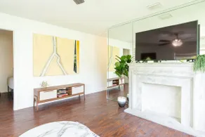 Perfect Miami Home Base Near Wynwood with Parking! - Image 3