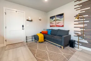 Cozy retreat 5 mins from mountains - Image 3