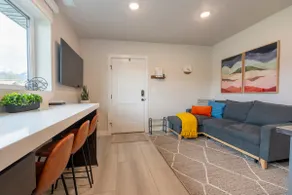 Cozy retreat 5 mins from mountains - Image 4