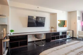Luxurious Condo Stunning Strip View at Palms Place - Image 5