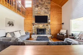 Highlands Spacious Cabin w/Hot Tub,games,gym+wifi - Image 4