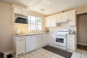Tranquil 2 Bedrooms in SW Calgary - Image 4