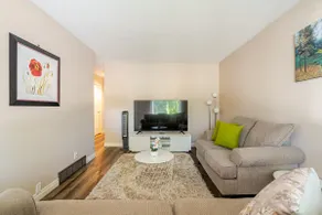 Tranquil 2 Bedrooms in SW Calgary - Image 2