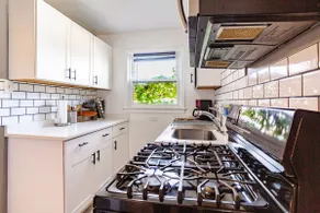 Stylish 2BR Chicago/suburbs home, fully equipped. - Image 5