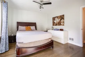 Stylish 2BR Chicago/suburbs home, fully equipped. - Image 3