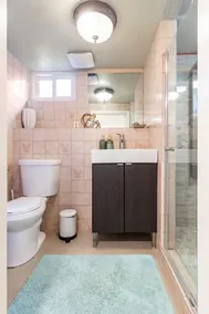 Modern 2 Bedroom, 3 Free Parking, Near Square One - Image 4