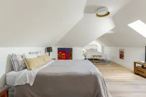 Historic Spacious Chicago Home • Free Parking - Image 4