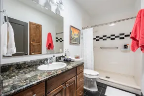 Creek Chic Home in Old Lakeway, Texas - Image 4