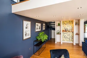 Stunning deluxe space, mezzanine floor, great view - Image 5